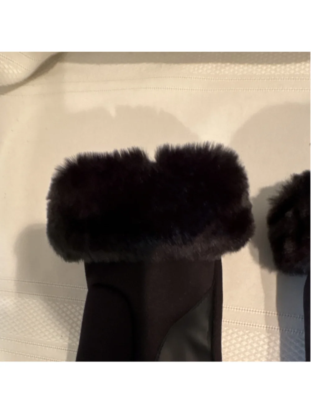 Women's Black Faux Fur Trim Lined Wrist Gloves for Winter and Fall